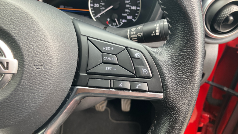 Nissan Juke 1.0 DiG-T N-Connecta 5dr Petrol Hatchback